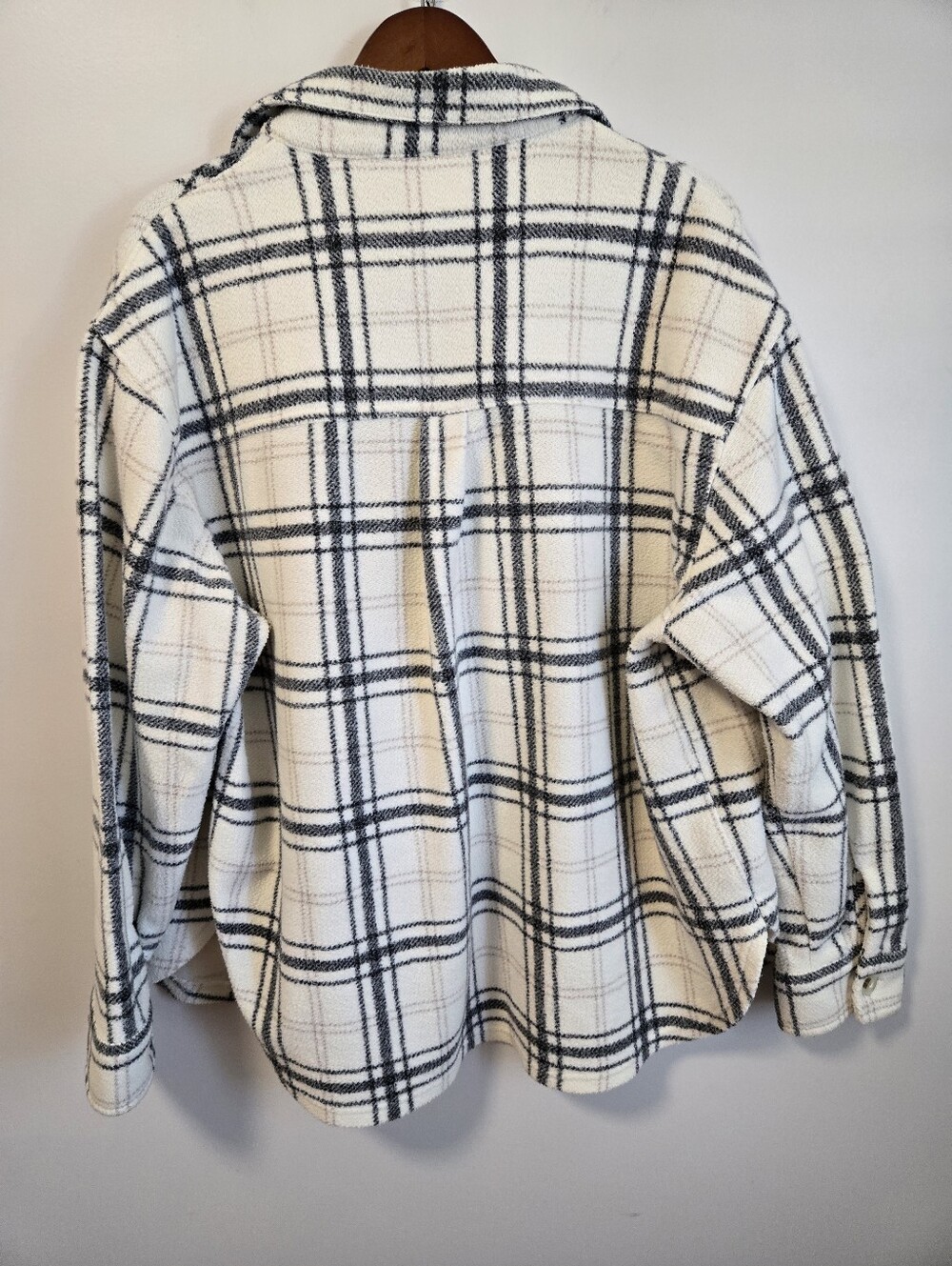 American Eagle Outfitters Women's Cream & Black Plaid Oversized Shacket - Picture 5 of 5